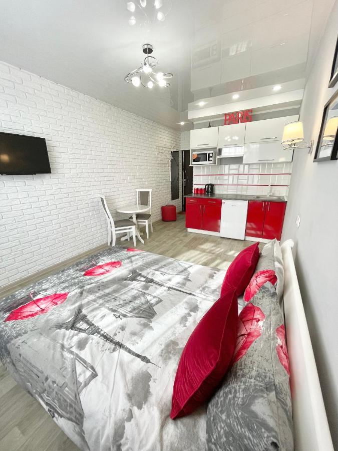 Apartment Studio Paris 2 Irpin Bagian luar foto